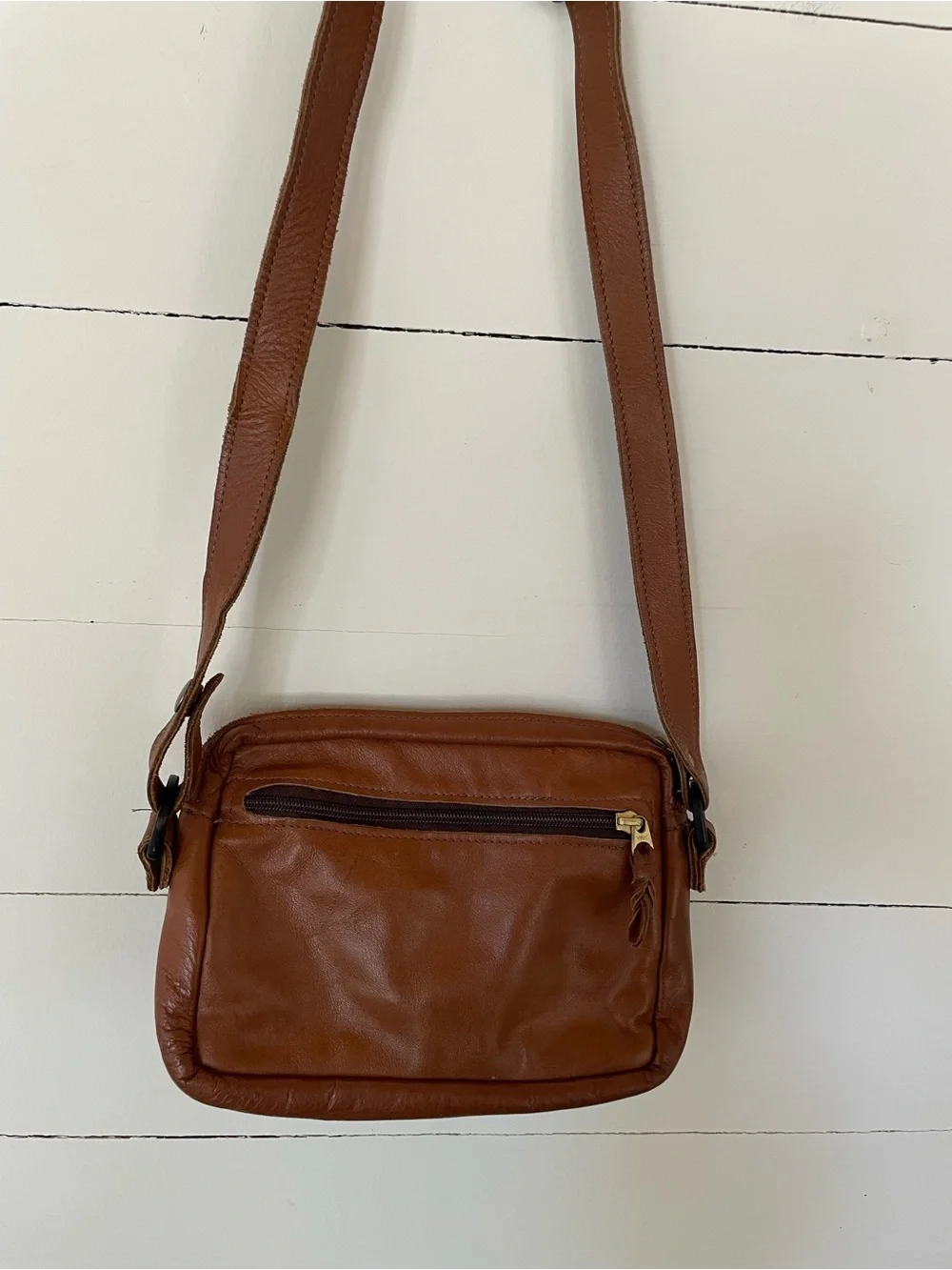 Down Home Brown Leather Pouch With Three Compartments and Adjustable Strap - Picture 3 of 8